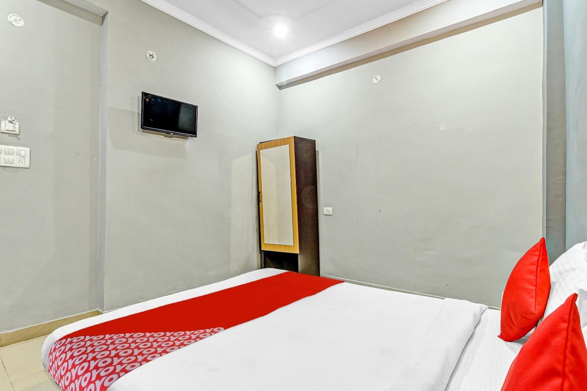 Super Collection O Orphic Inn Near Munshi Pulia Metro Station Chinhat Exteriör bild