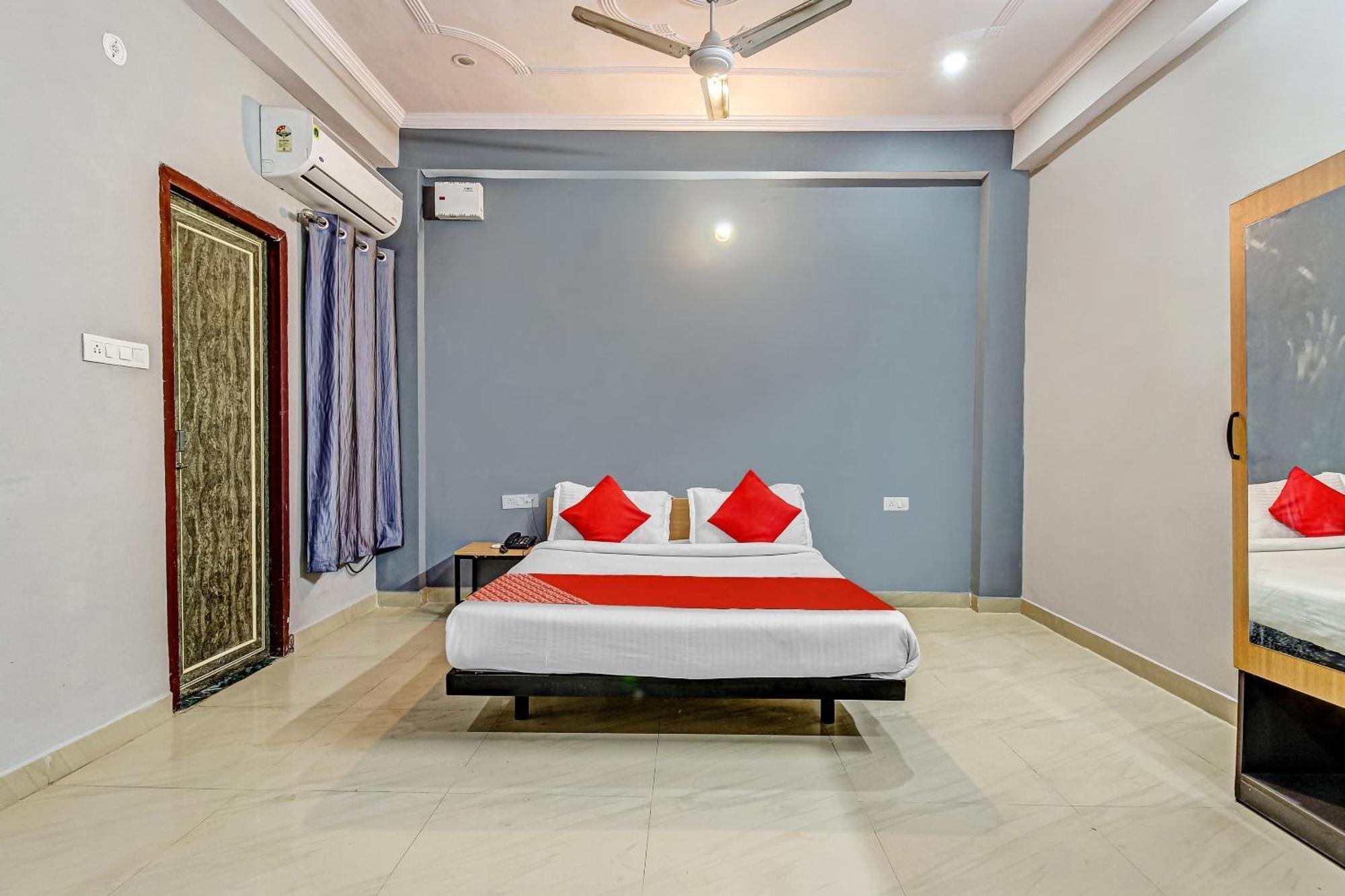Super Collection O Orphic Inn Near Munshi Pulia Metro Station Chinhat Exteriör bild