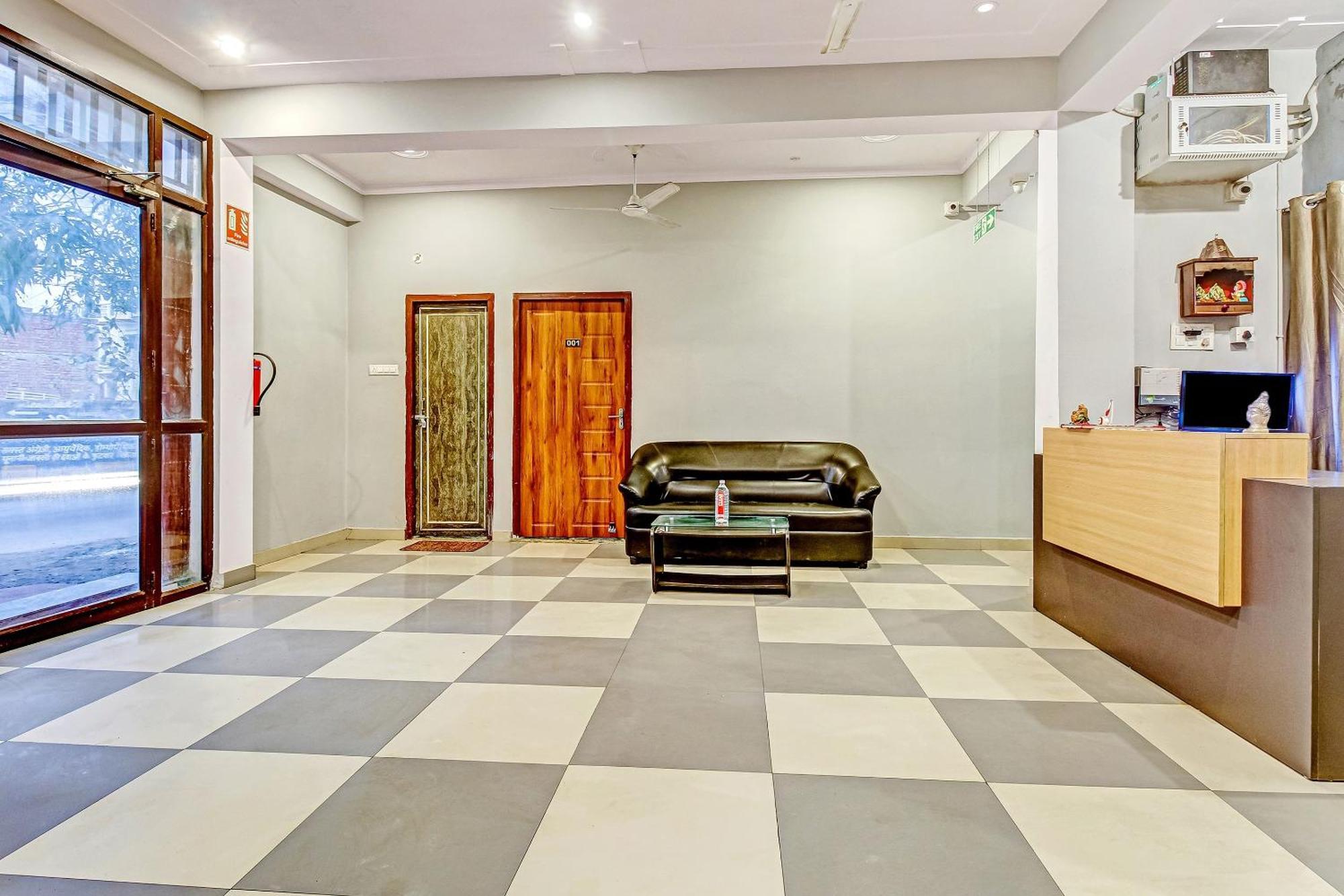 Super Collection O Orphic Inn Near Munshi Pulia Metro Station Chinhat Exteriör bild