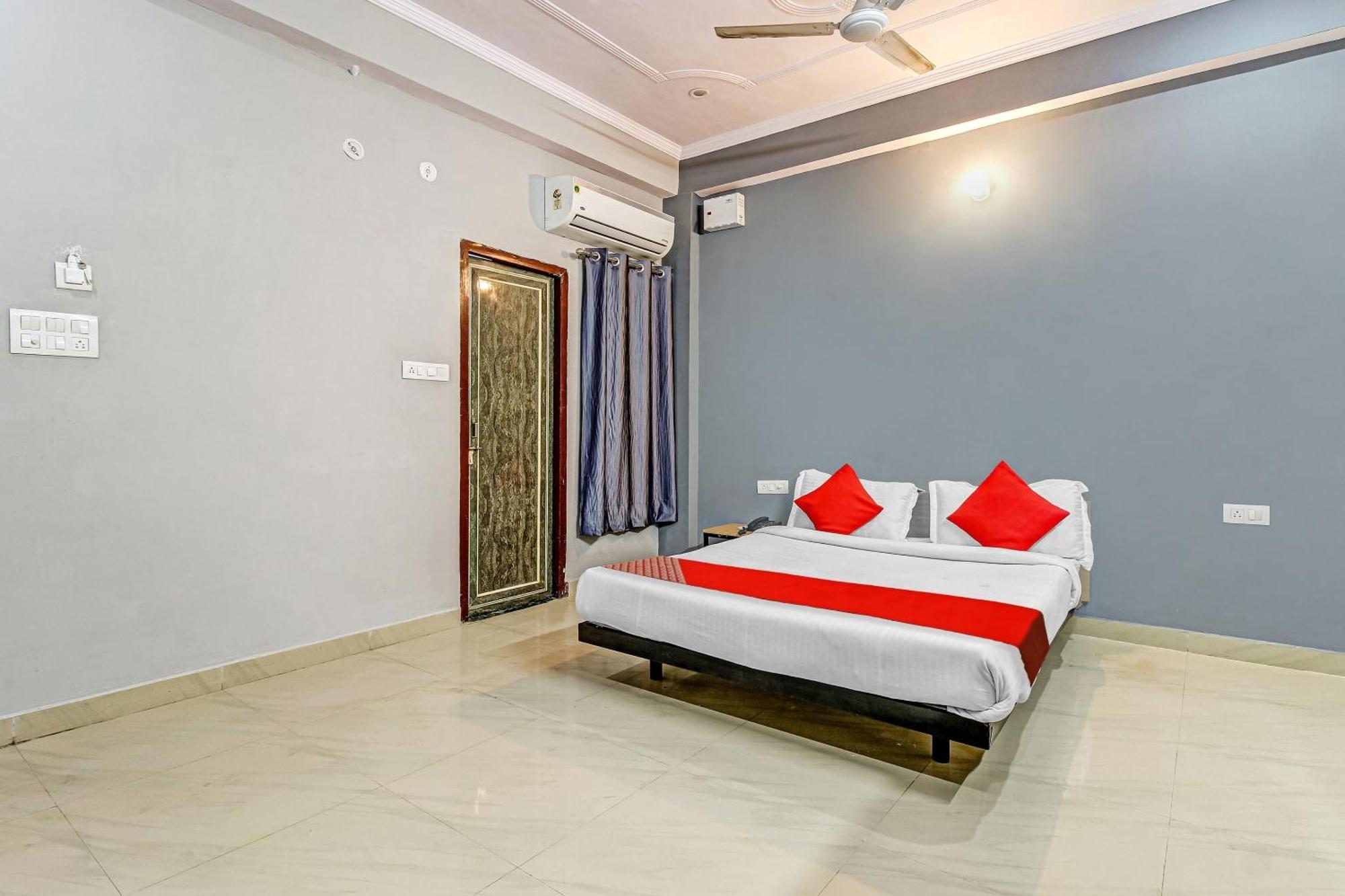 Super Collection O Orphic Inn Near Munshi Pulia Metro Station Chinhat Exteriör bild